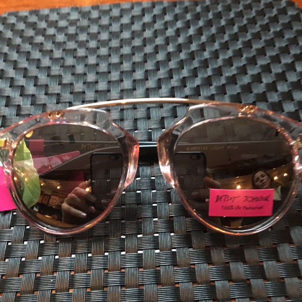 NWT Betsy Johnson sunglasses